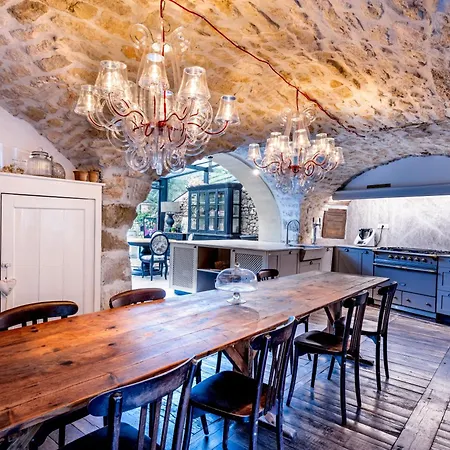 Aparthotel Maison Baronne 4*