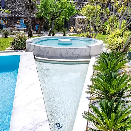 Aparthotel Maison Baronne 4*